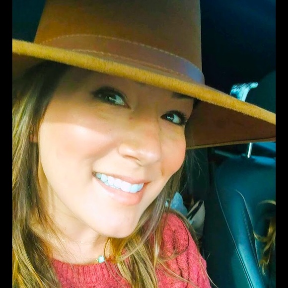 Meet your Posher, Gina - Picture 5 of 7